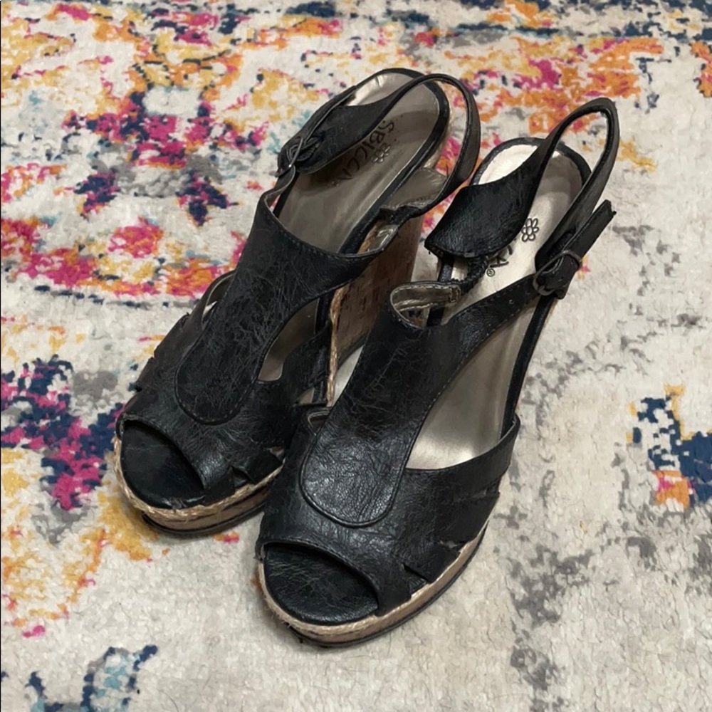 Black Wedges